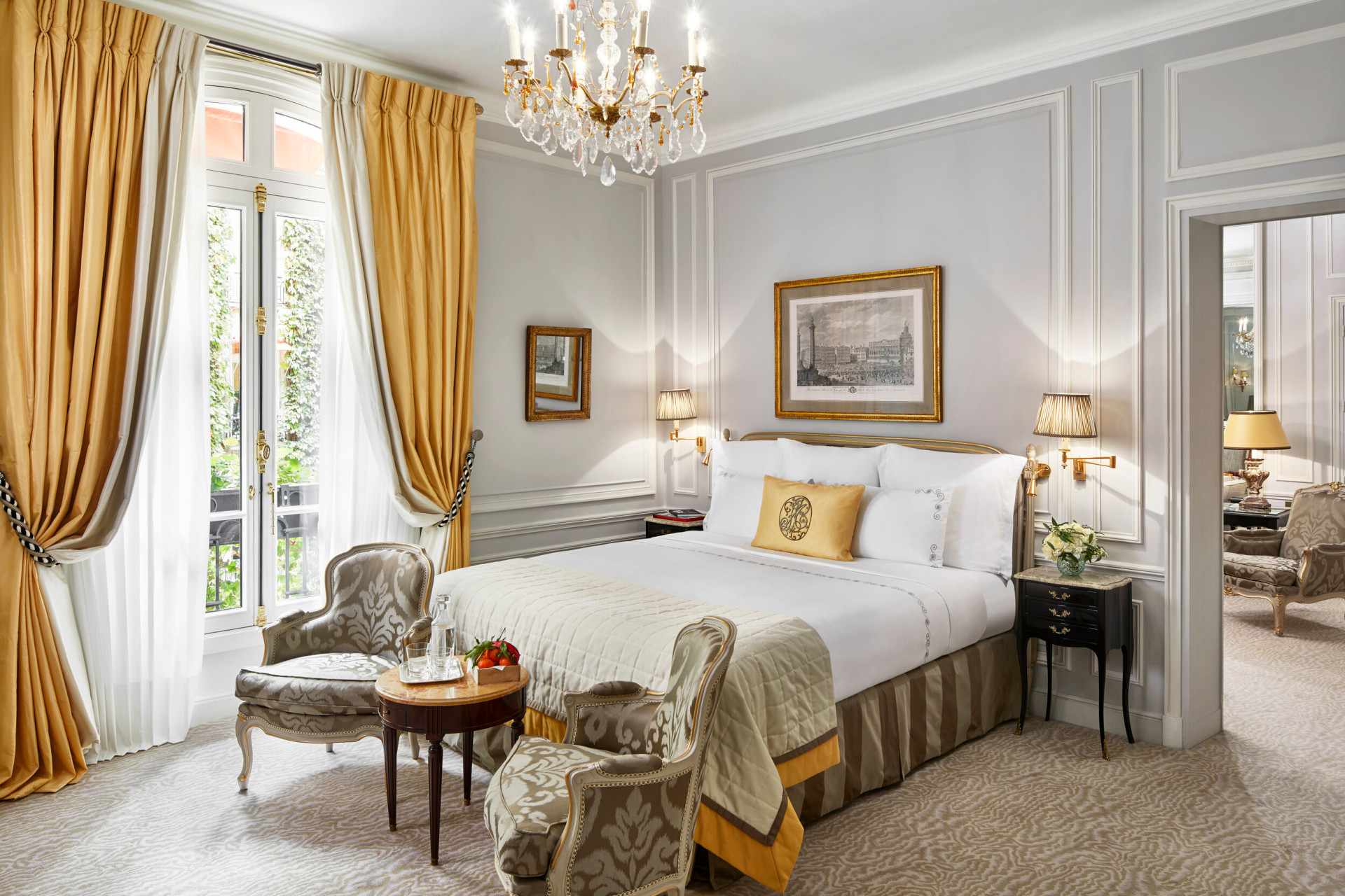 Art Deco Deluxe Suite at Plaza Athénée