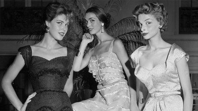 Historic image of women enjoying The Palm Court at The Plaza Hotel in a bygone era.