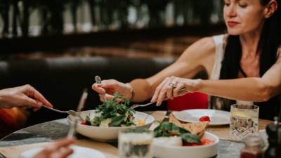 Guests enjoying a casual meal together at IL Motto Pizzeria.