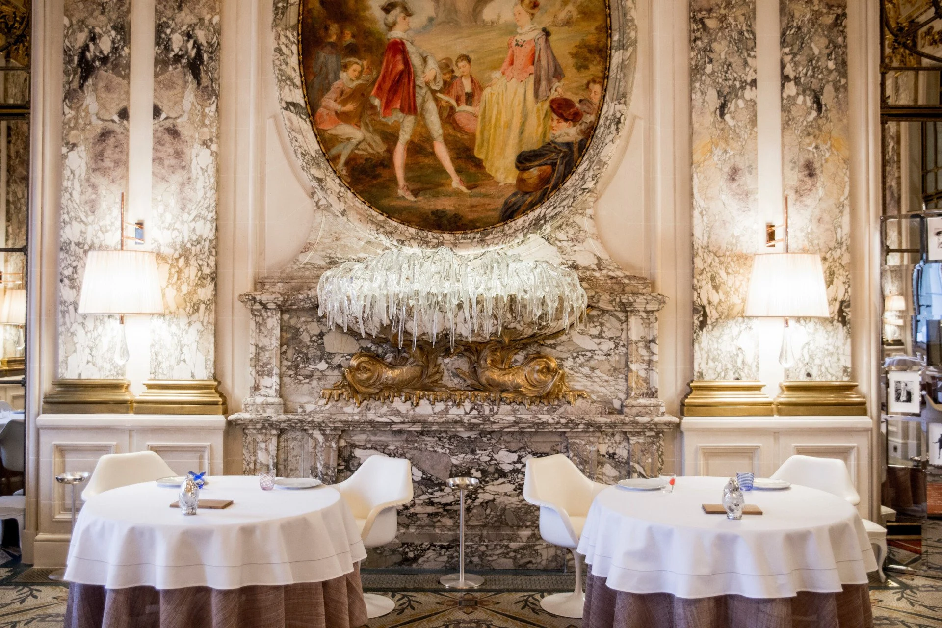 An inviting dining area within the majestic Restaurant le Meurice Alain Ducasse.