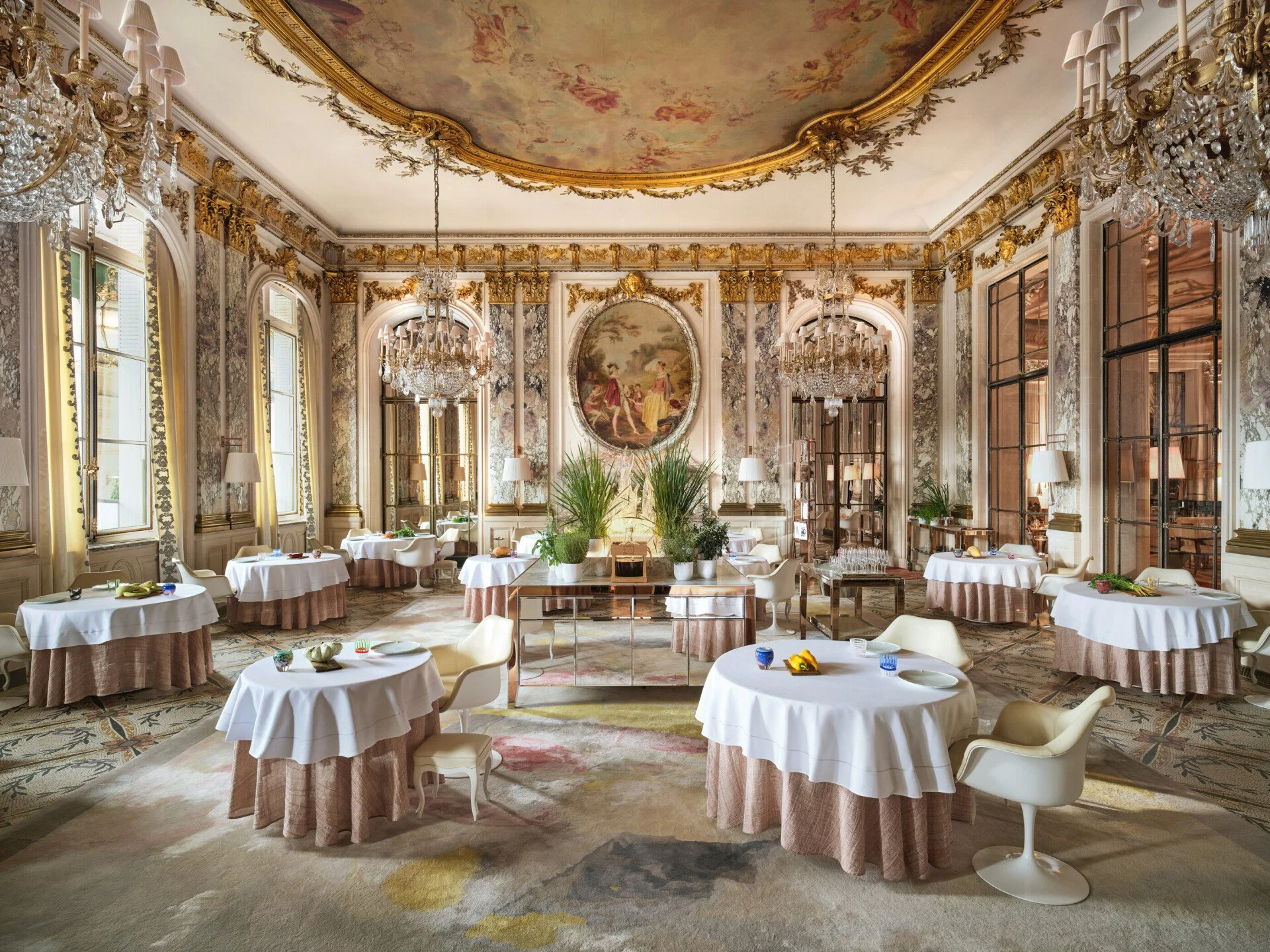 The grand, Versailles-inspired interior of Restaurant le Meurice Alain Ducasse.