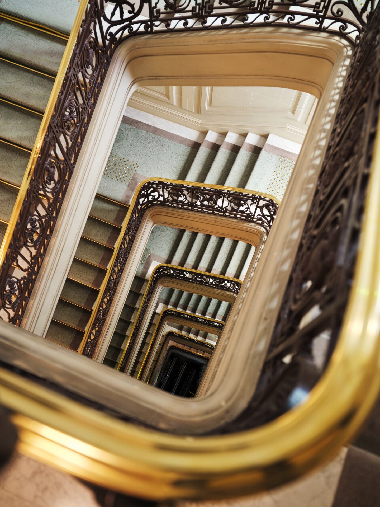 The elegant, sweeping staircase of Le Meurice, a hallmark of its architectural grandeur.