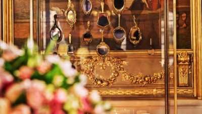 An artistic arrangement of decorative mirrors in the Le Meurice lobby, adding a playful touch.