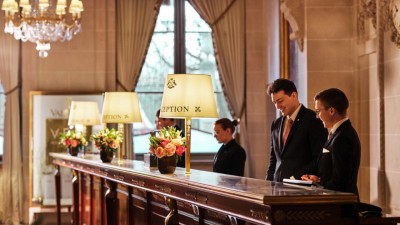 The welcoming reception desk at Le Meurice, where staff provide attentive service.