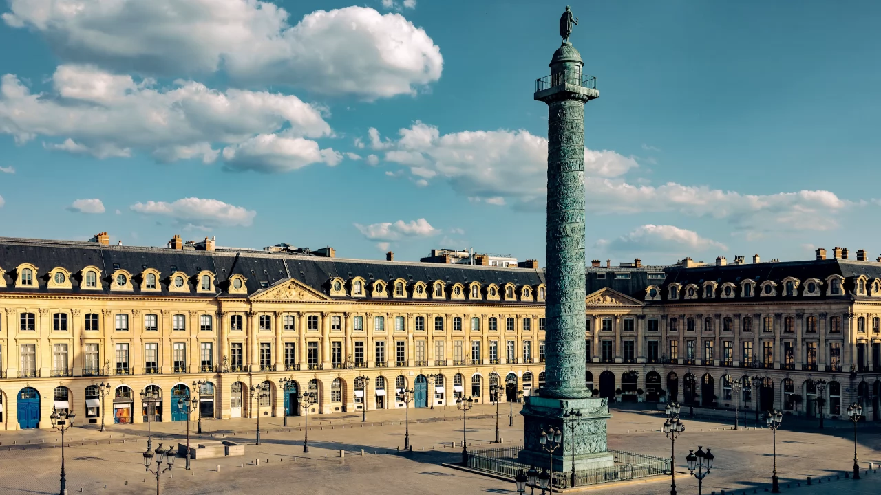 The cinematic view of Place Vendôme from the Suite Charlie Chaplin.