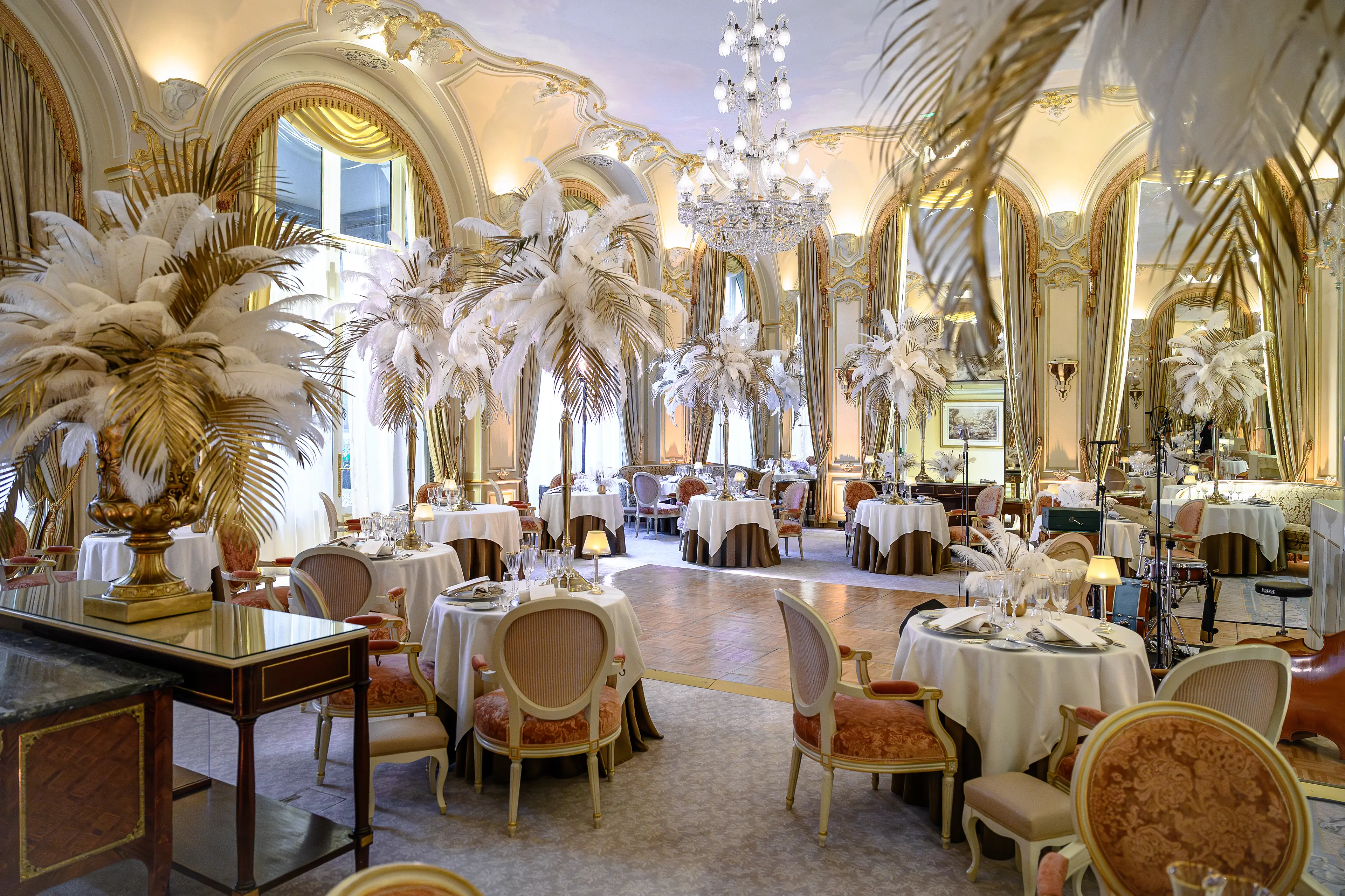 The opulent table setting and 1920s-inspired decor at The Gatsby Soirées event.