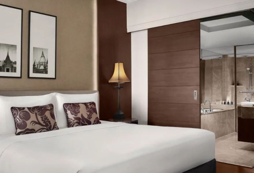 Deluxe room at Anantara Riverside Bangkok Resort