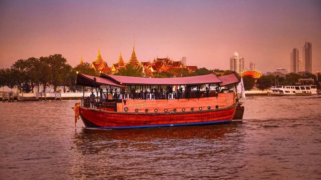 Manohra Dinner Cruise at Anantara Riverside Bangkok Resort - Photo courtesy of Anantara Riverside Bangkok Resort