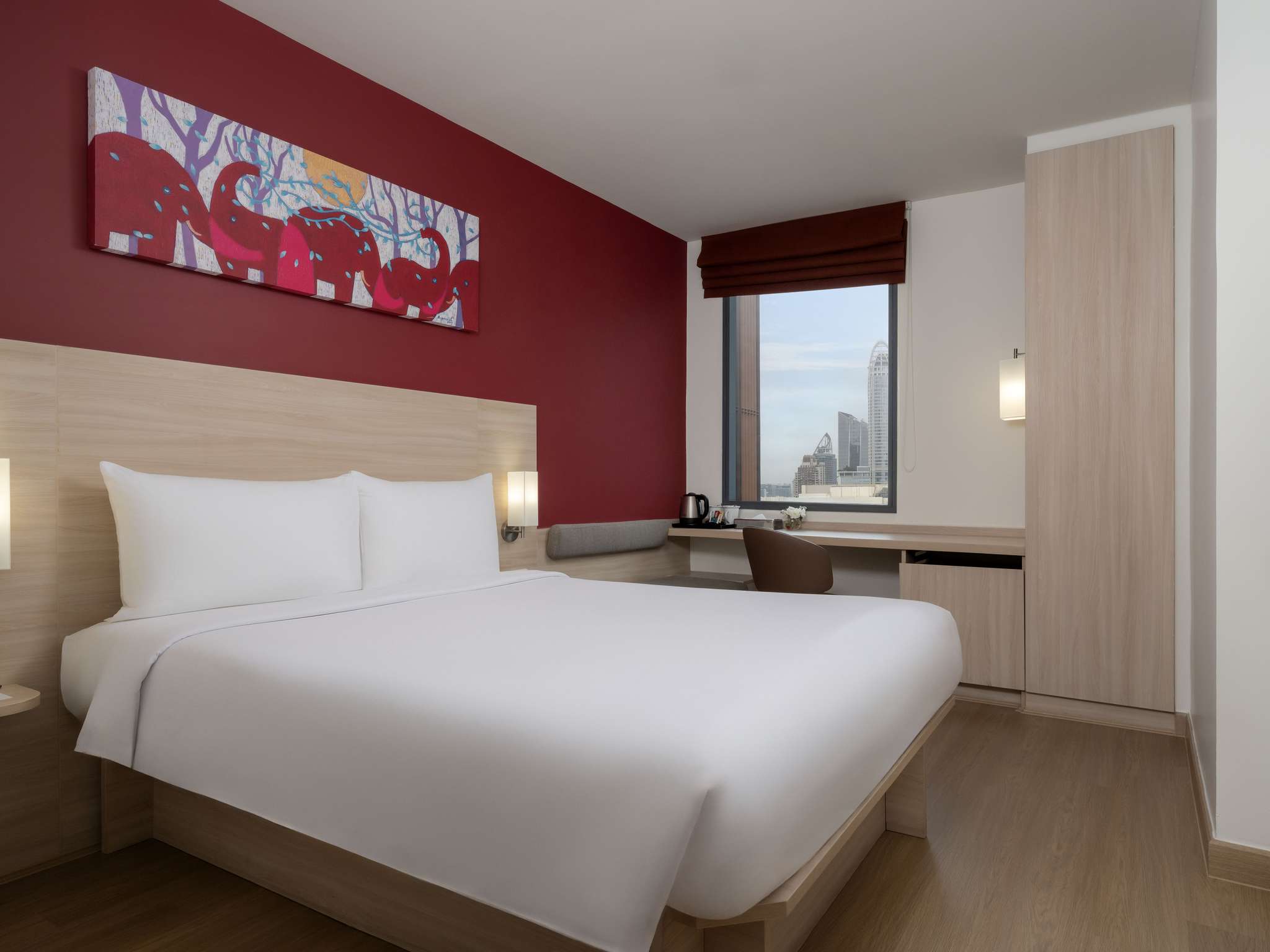 Standard room (1 double bed) at ibis Bangkok Siam